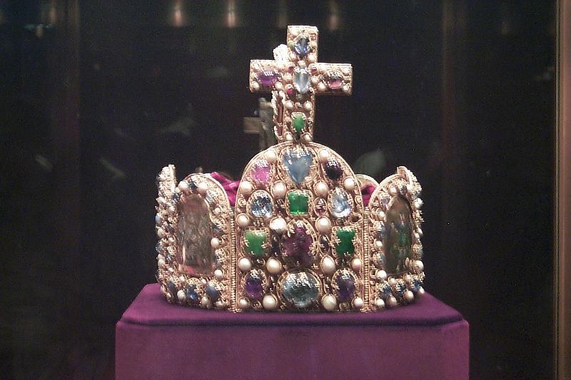 I23-Schonbrunn_Crown_jewels.JPG